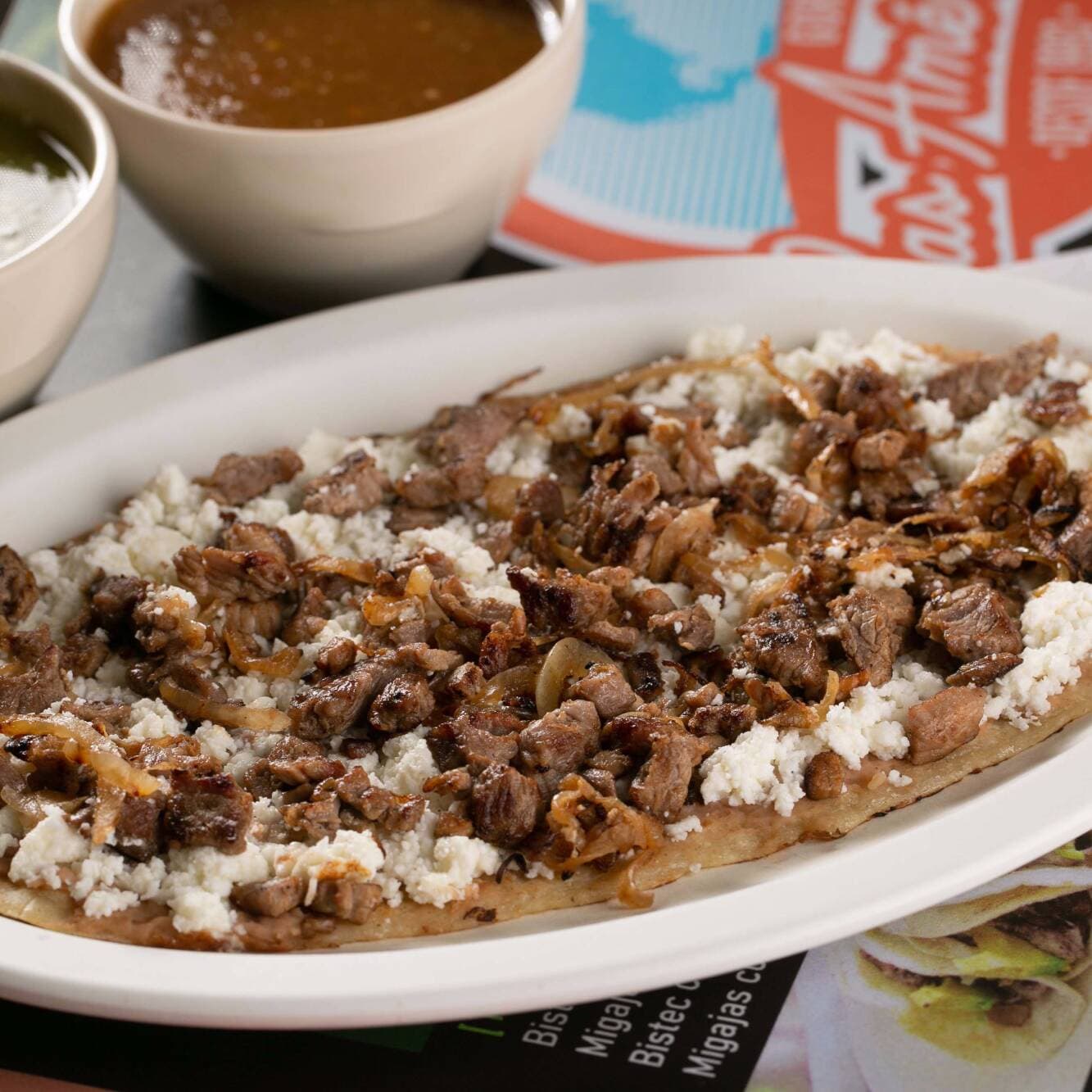 Huarache de Bistec con Queso Panela