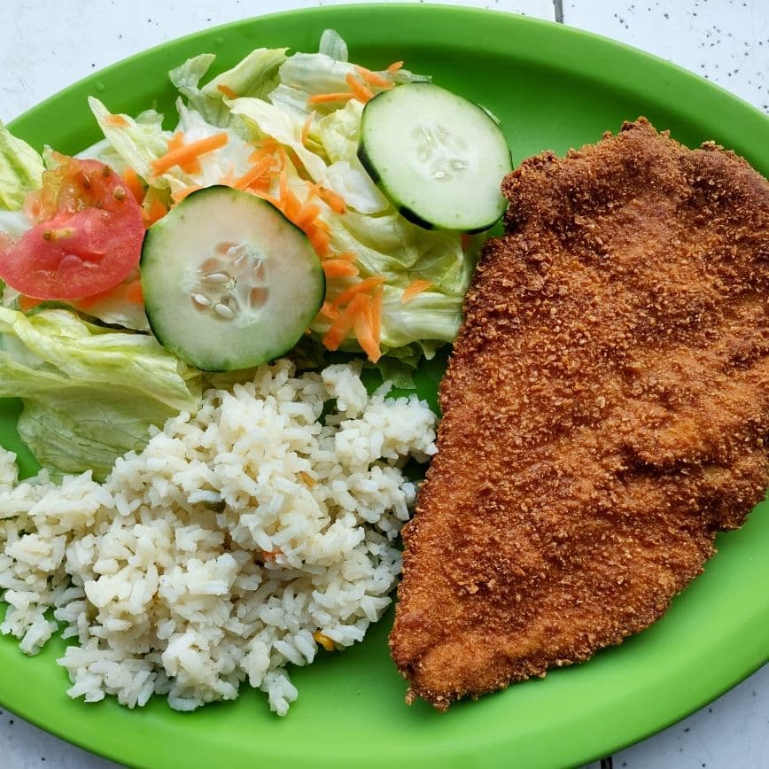 PECHUGA DE POLLO EMPANIZADA