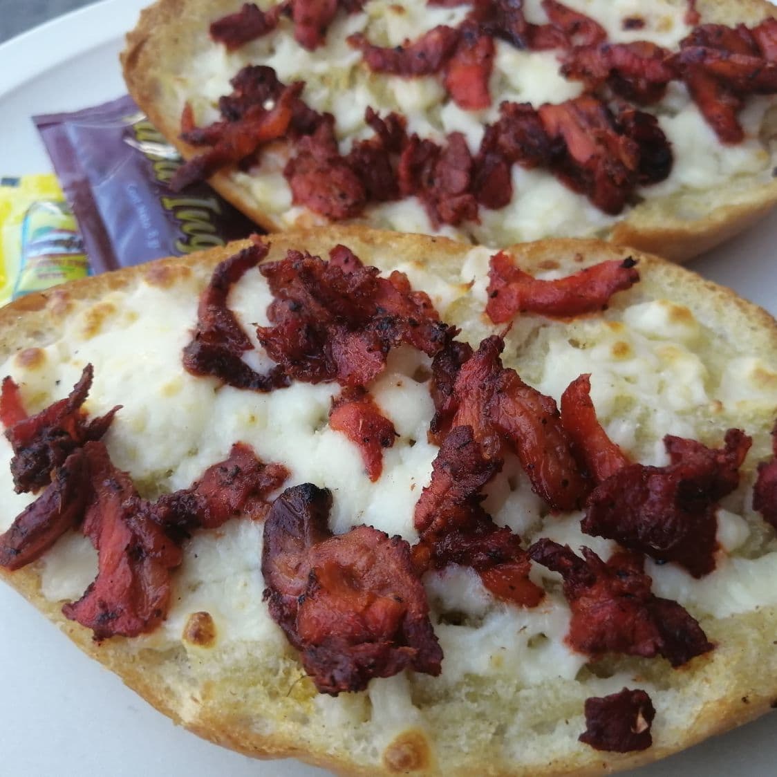 Pan con Ajo Queso y Champiñones