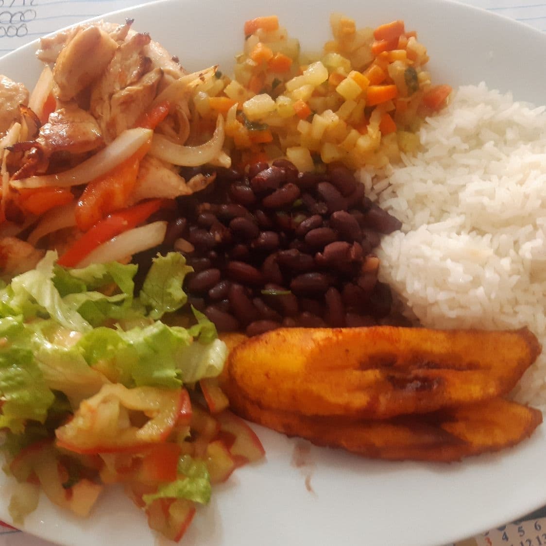 Casado Con Fajitas De Pollo + Refresco