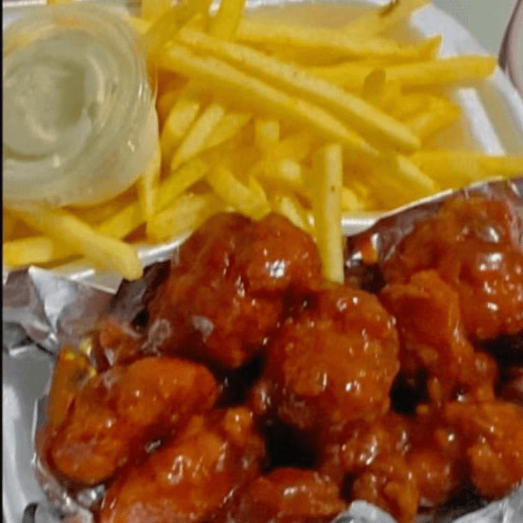 Orden de 6 Boneless + Papas
