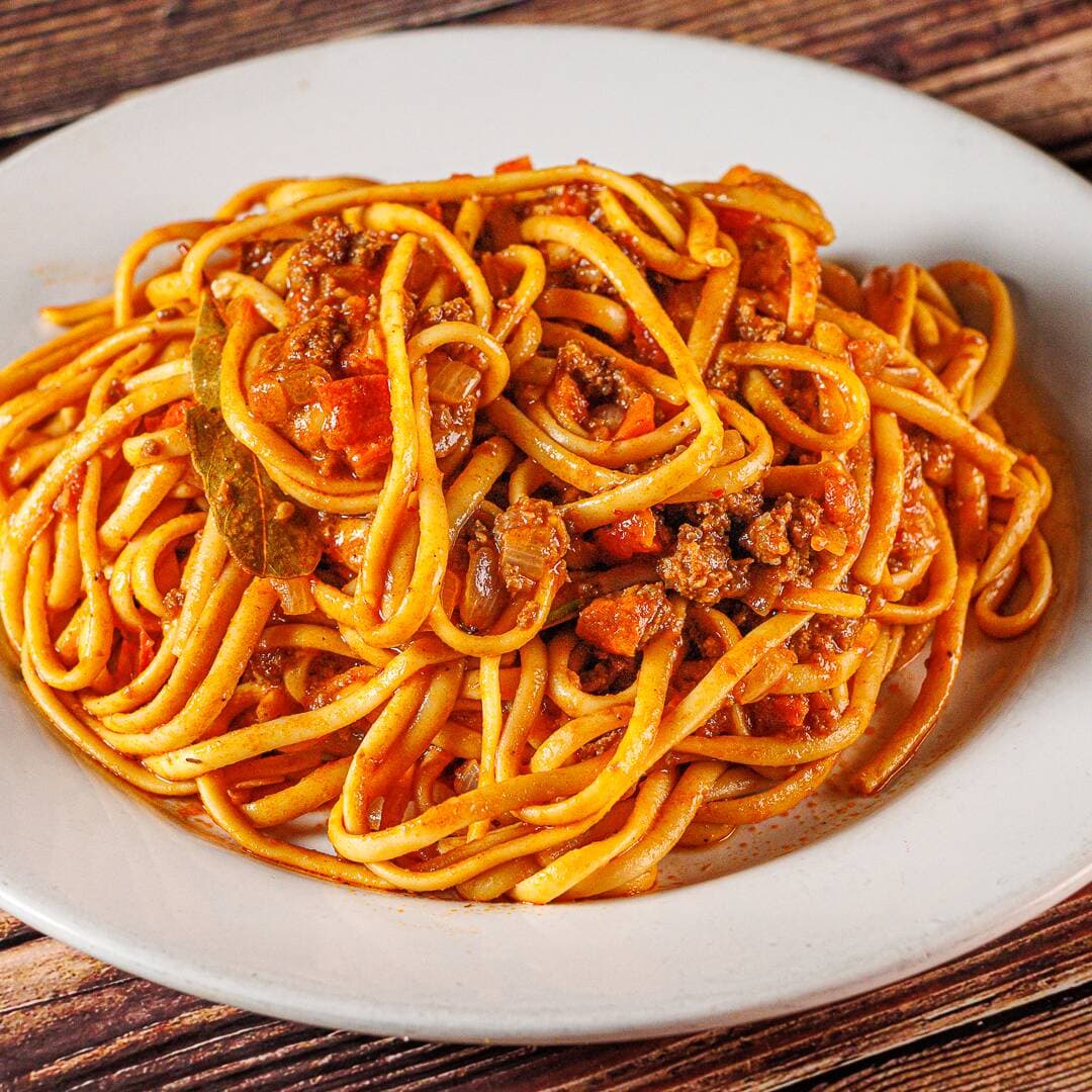 Tallarines a la Bolognesa + Bebida