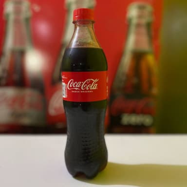 Botella de Coca Cola.