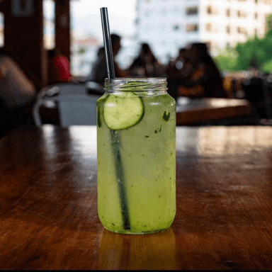 Agua Artesanal Limón y Pepino