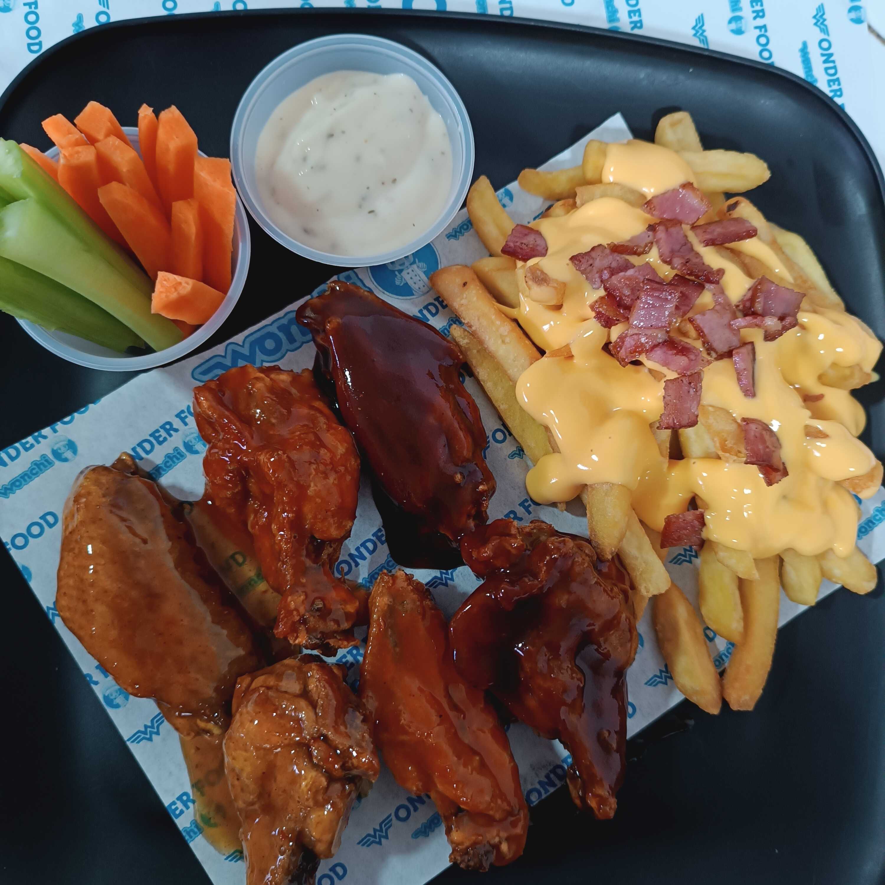 Alitas Búfalo con Papas Fritas