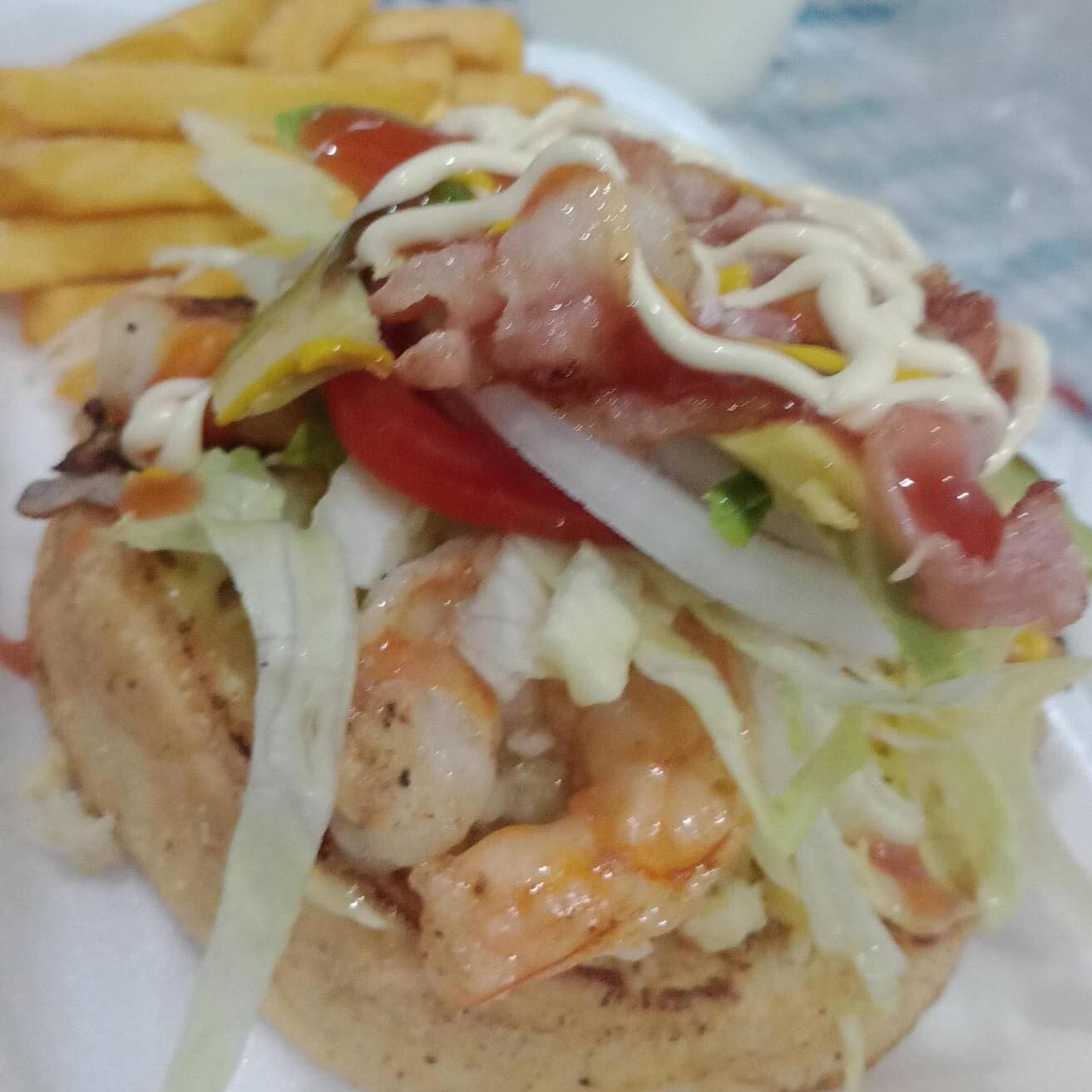 Hamburguesa de Camarón + papas
