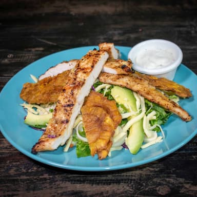 Ensalada del Campo con Pollo al Cajún
