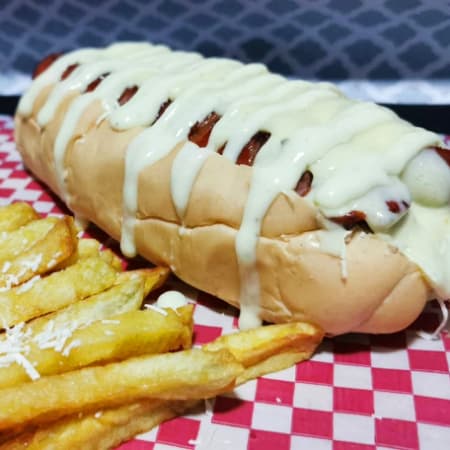 Perro Suizo Gratinado + Papas fristas