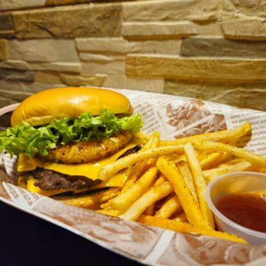 Combo Wachi incluye Papas y Refresco