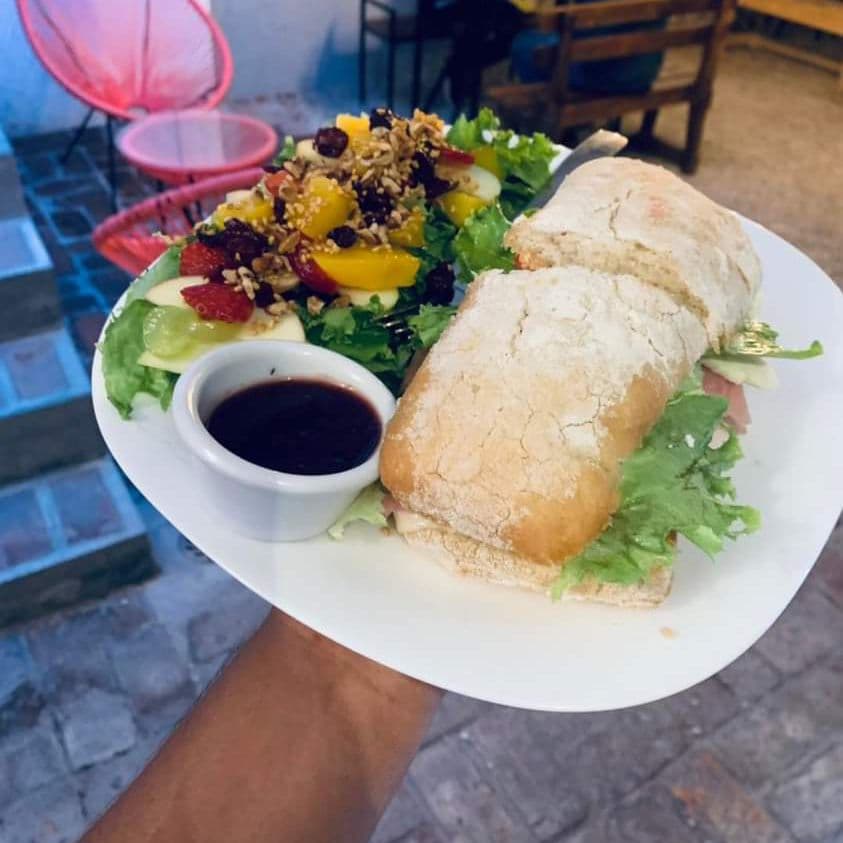 Chapata del rancho con ensalada
