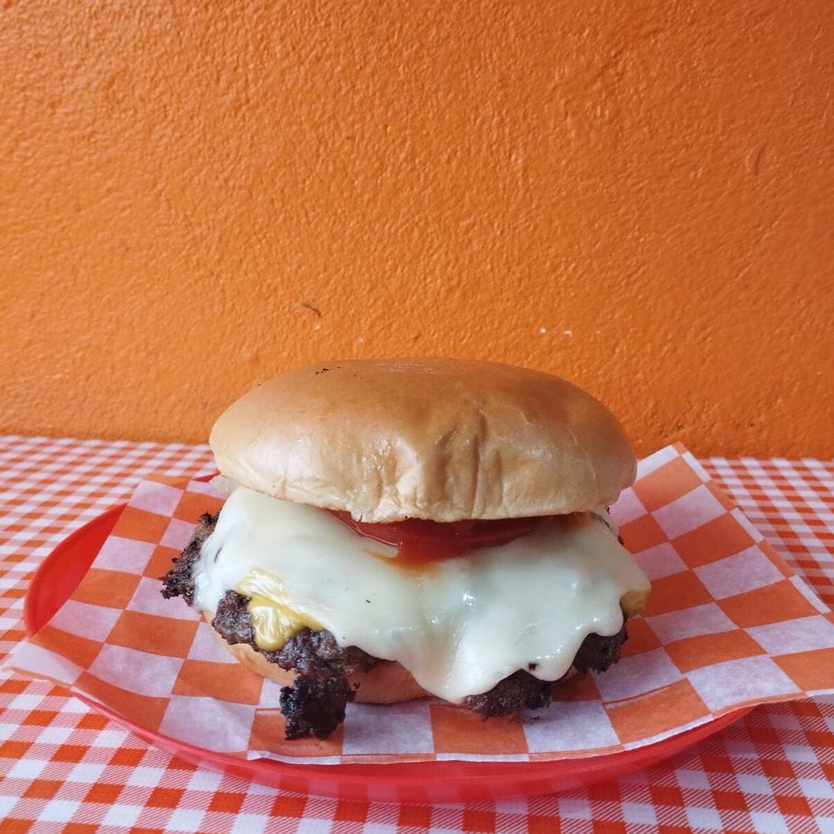 Combo Chesse Burger + Papas + Refresco