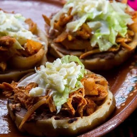 Orden de 3 sopes a guisado a elegir