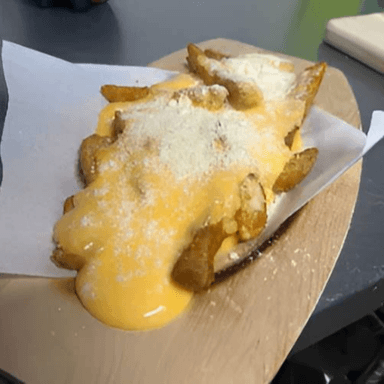 Gajos de Papa con Parmesano y Queso Amarillo