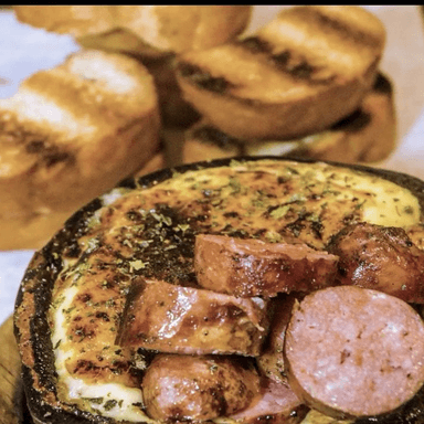 Queso Fundido con Chorizo