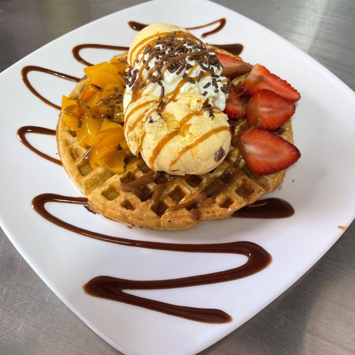 Waffle de Durazno y Fresa