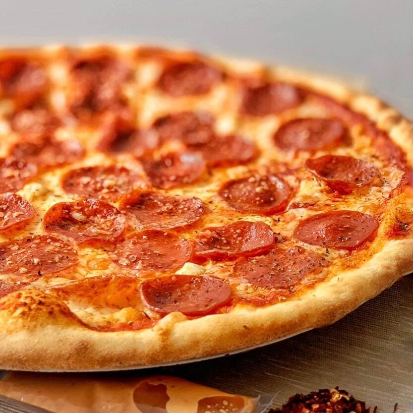 Pizza Pepperoni + Ensalada César + Limojito 1 Lt