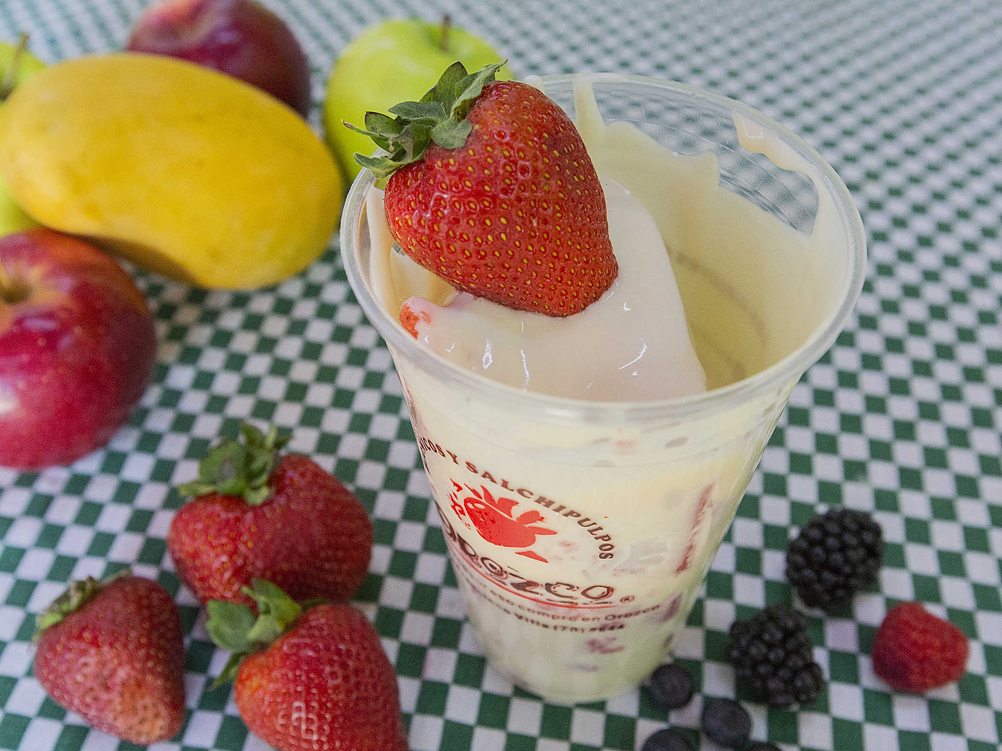 Fresas naturales con crema chicas