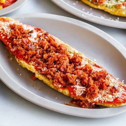 Huarache Chicharron con Queso Oaxaca