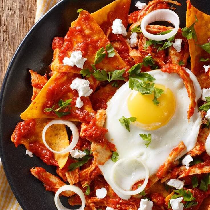 Chilaquiles Rojos con Huevo