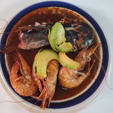 Caldo de Camarón con Pescado