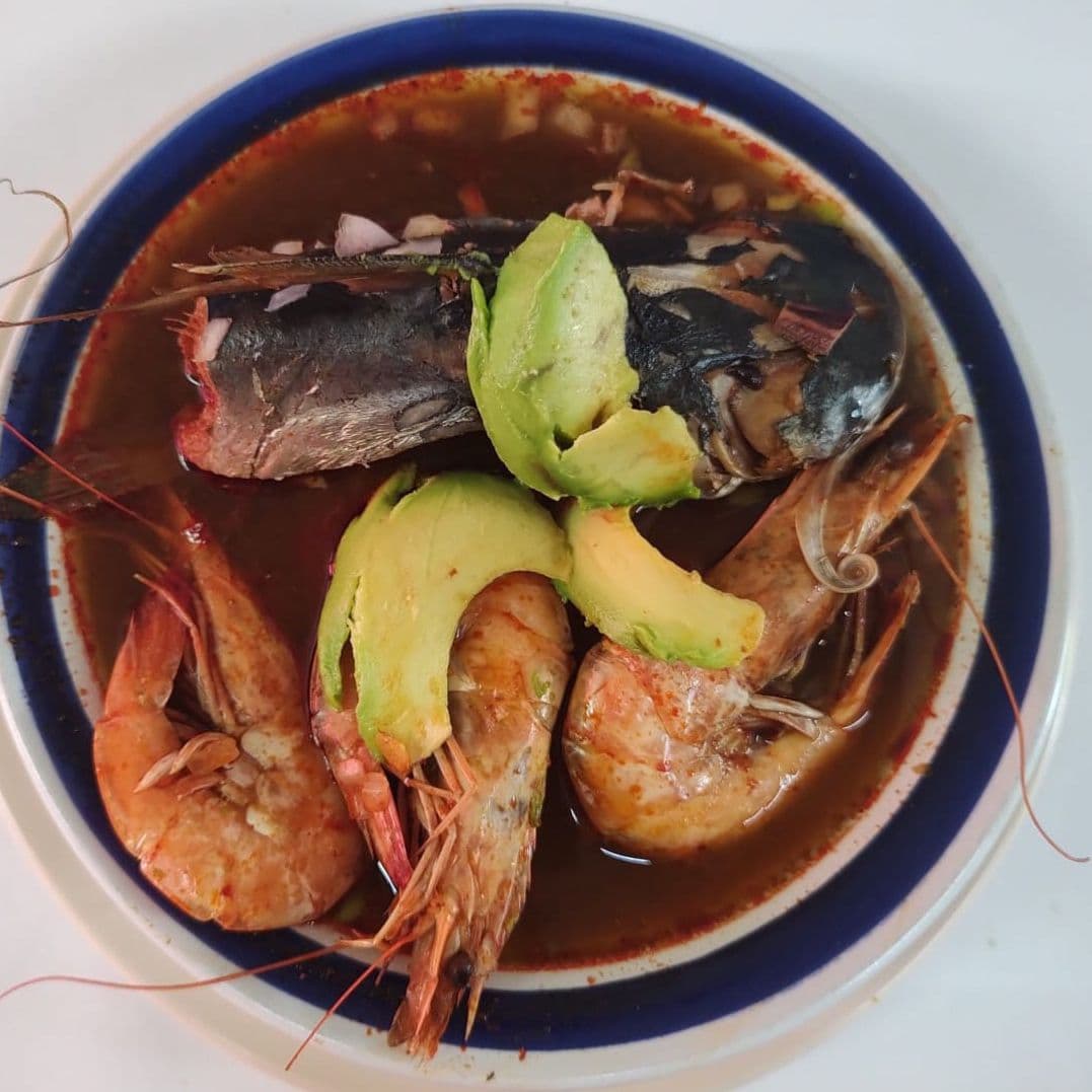 Caldo de Camarón con Pescado