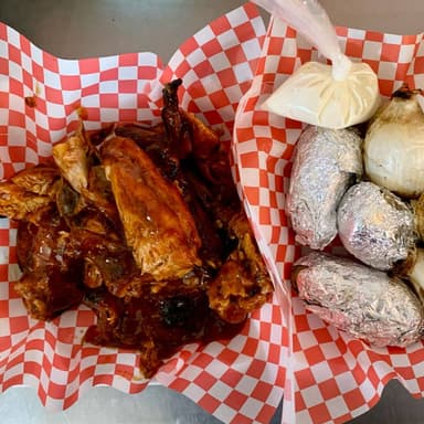 1 Pollo de Sabores BBQ + Complementos