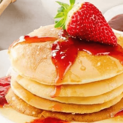HOT CAKES CON MERMELADA DE FRESA