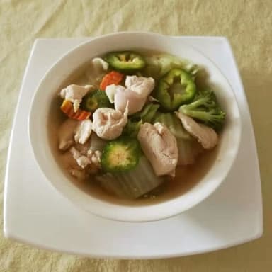 Sopa de Verduras con Pollo y Shop Suey