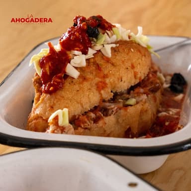 COMBO AMIGOS: 2 TORTAS DE CARNITAS+ 1 CAGUAMA