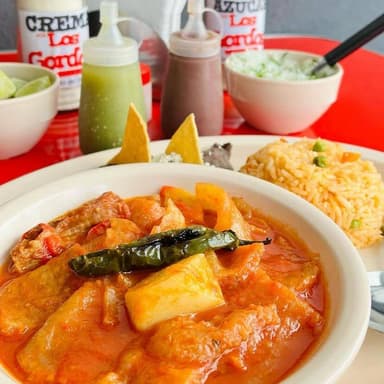 CHICHARRON EN SALSA ROJA