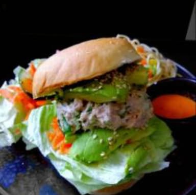 Combo Hamburguesa Aguacate y Atún