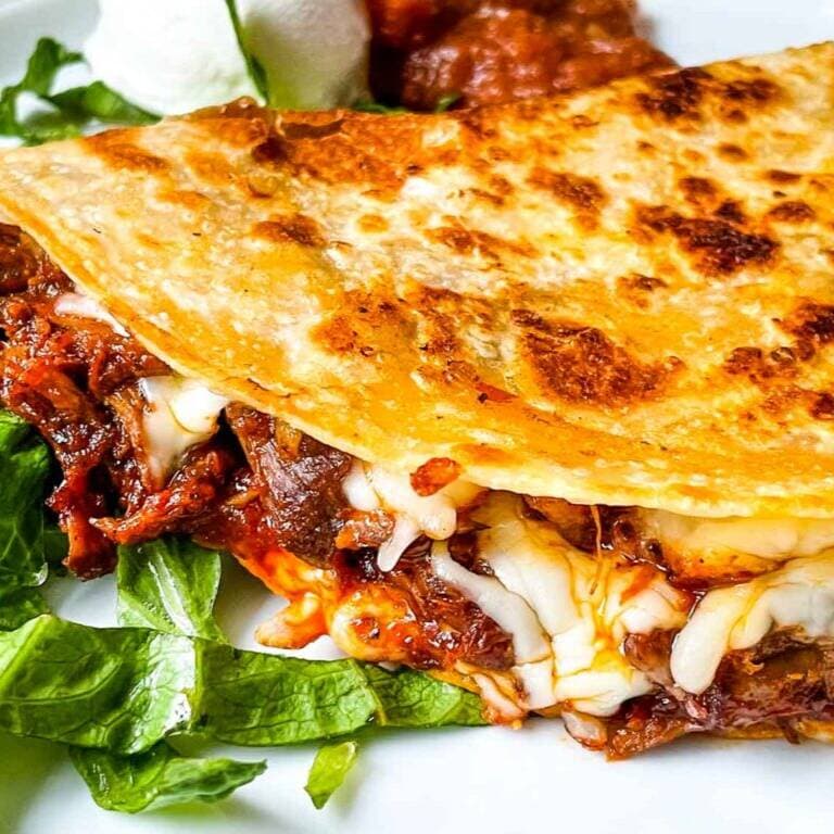 Quesadilla Montada y Burrito de Huevo en Salsa Ver