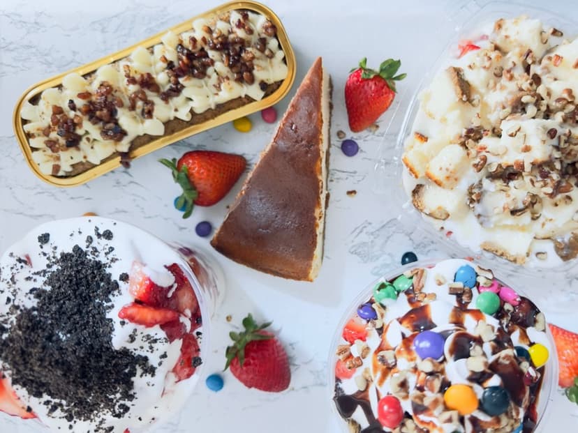 FRESAS CON CREMA Y REPOSTERÍA CITLALI
