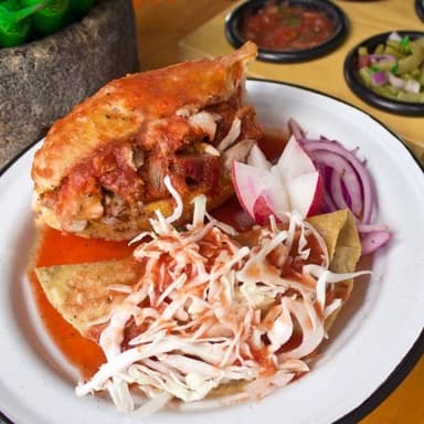 Torta Mini de Carnitas