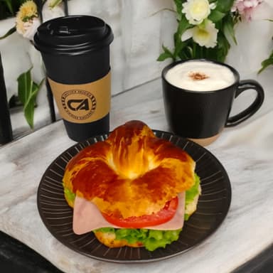 Cuernito & Café de Tu Preferencia