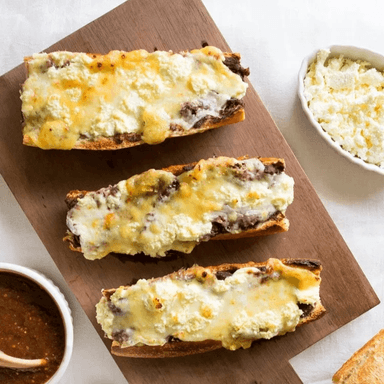 Molletes de 3 Quesos