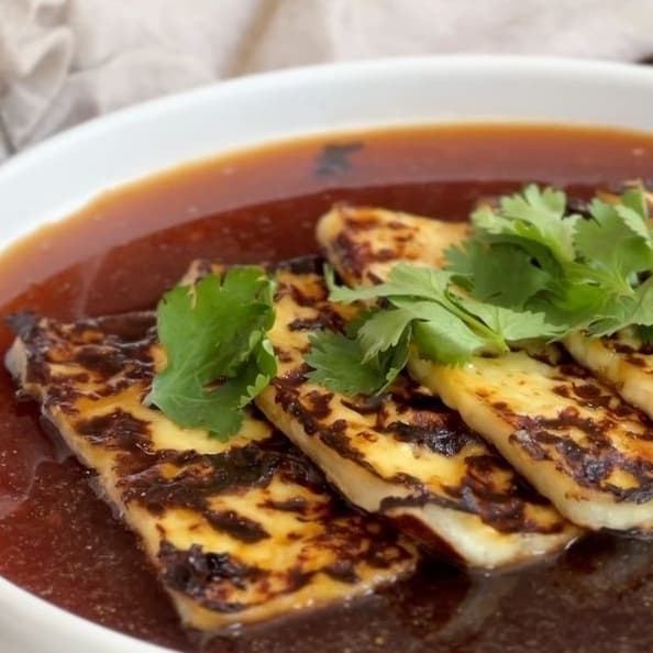 Tiradito de Queso con Chapulines