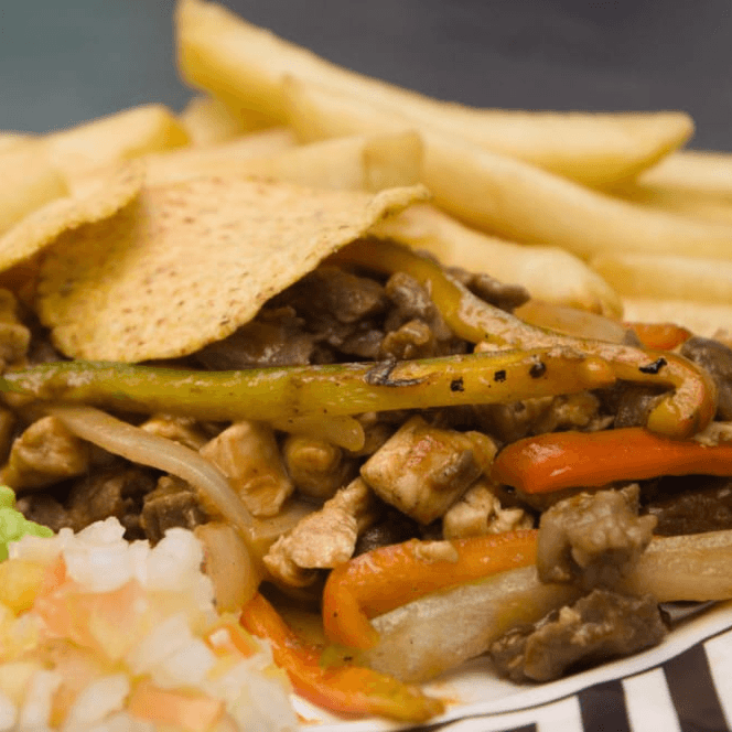 Carnitas Mixtas + Te Helado