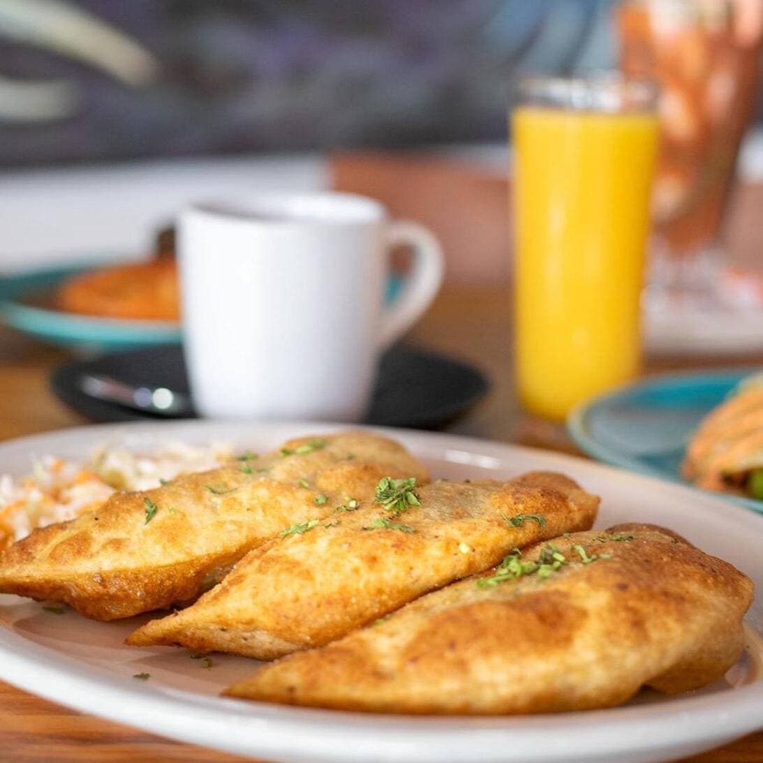 Empanadas Rellenas de Cazón ( Órden de 3 )