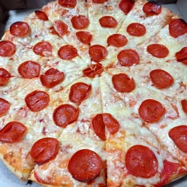 Pizza de Peperoni 12 Pedazos Promo Mes