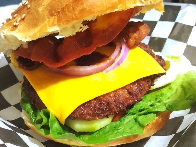 Mannys Snacks Burgers & Dogos