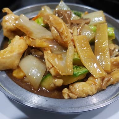 Trozos de Pollo con Hongos y Verduras
