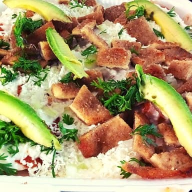 Chilaquiles Únicos ROJOS con Milanesa de Pollo