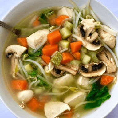 Sopa de Pollo con Vegetales