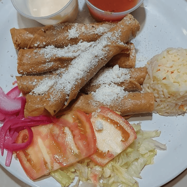 FLAUTAS DE POLLO CON ARROZ 5 PIEZAS