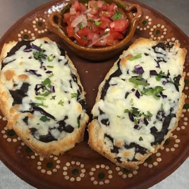 Molletes Gratinados