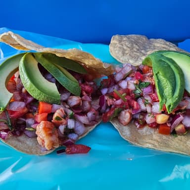 Tostada de Ceviche de Camarón Curtido