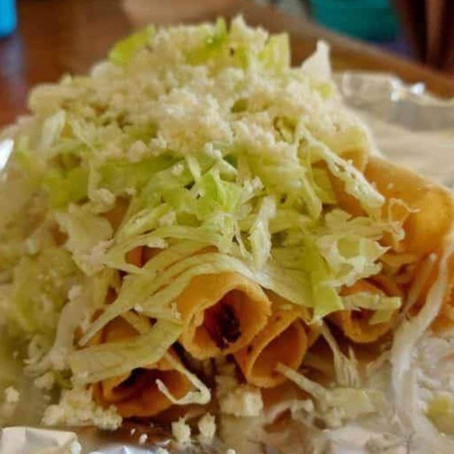 Tacos dorados de pollo