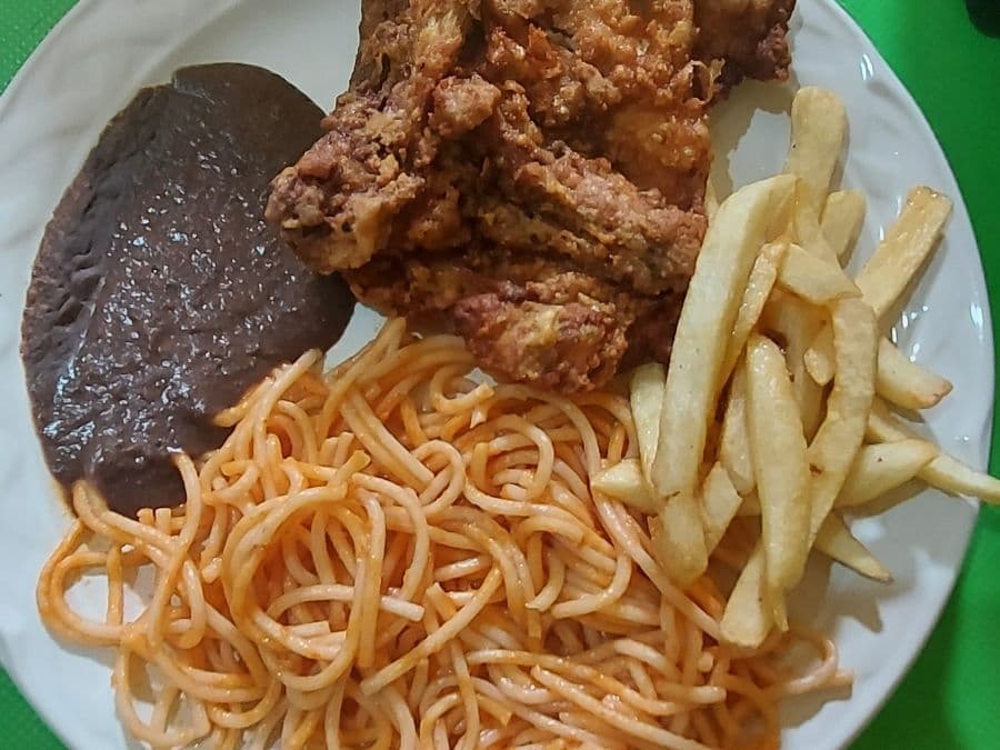 Pollo Frito Estilo Campero con Espagueti o Coditos