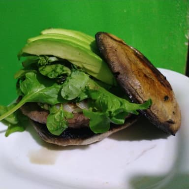 HAMBURGUESA CON CHAMPIÑONES